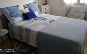 CHAMBRE CONFORTABLE,Près Gare TVG,PARKING,pt déjeuner